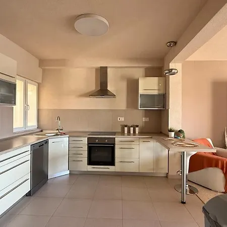 Flat In St Julians Sea View 아파트 *